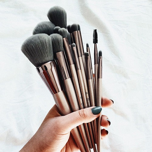 Lavish Elegance 15-Piece Brush Set with Bag - Premium Makeup Brushes for Flawless Application