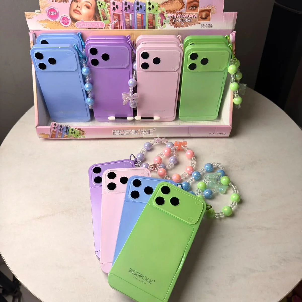 iPhone 18 Pro Max Style Eyeshadow Palette With Hand Band